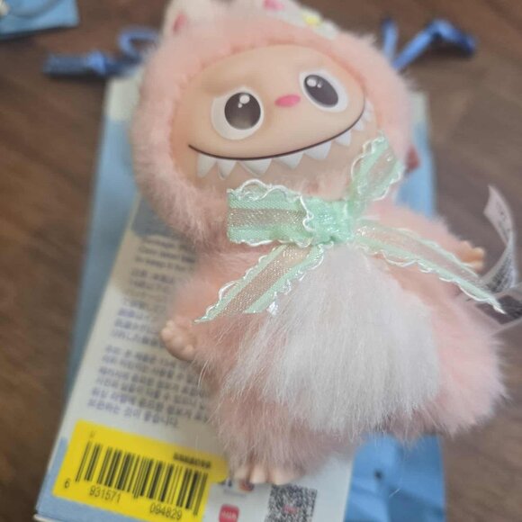 POPMART MINI MOKOKO- PIN FOR LOVE U - Picture 2 of 7